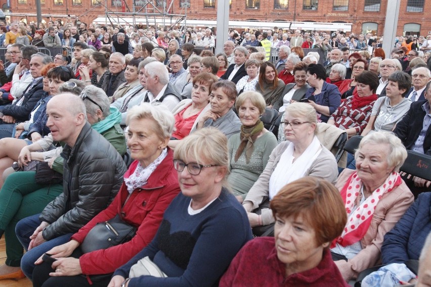 Opera "Człowiek z Manufaktury" na Rynku Włókniarek Łódzkich [FOTO]