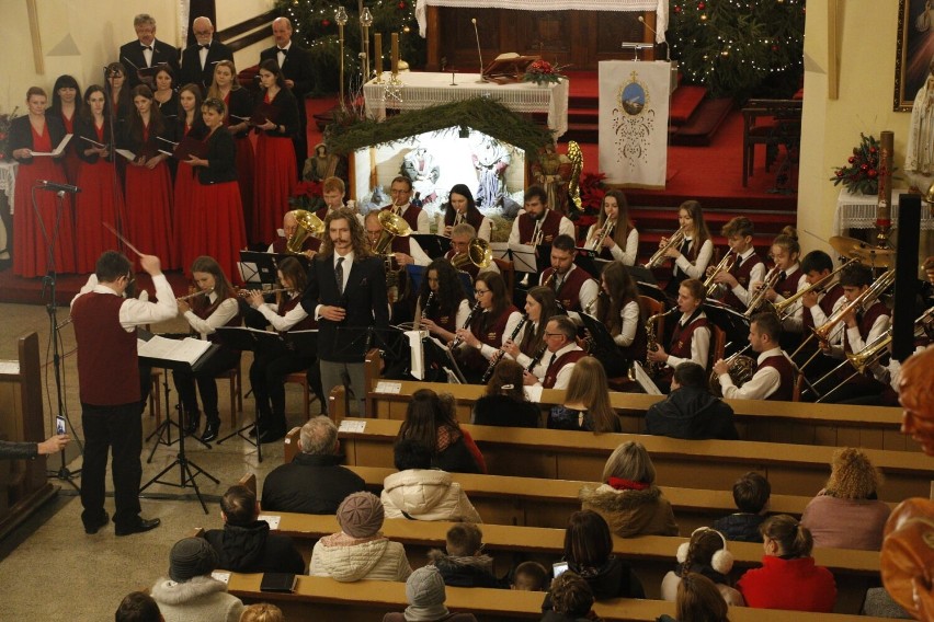 Koncert świąteczny w kościele w Strzebiniu   