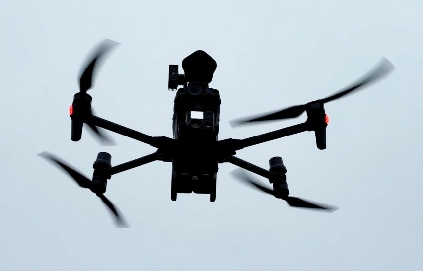 OSP Kargowa ma nowego drona z kamerą termowizyjną. To innowacyjne narzędzie potrafi wskazać poszukiwanego i namierzyć nieugaszony pożar