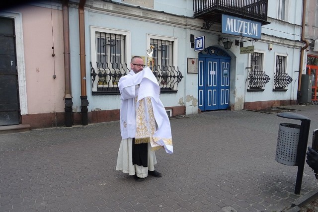 Ojciec Jakub Edward Zawadzki wyruszył z relikwiami błogosławionego Wincentego Kadłubka, by błogosławić miastu Jędrzejów i okolicznym miejscowościom.