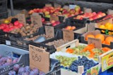 Sławno. Cennik owoców i warzyw z targowiska ZDJĘCIA - 15.10.2021 r. Ile za kwiaty na Wszystkich Świętych?