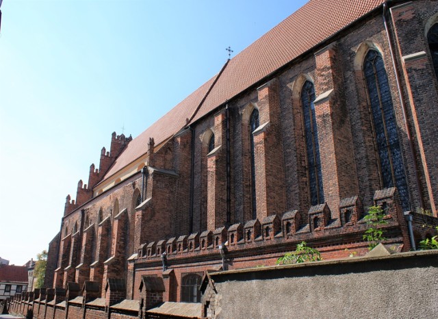 Przedstawiamy gotyckie kościoły w miastach Kujaw i Pomorza, które pierwotnie znajdowały się na terenie państwa krzyżackiego. Na zdjęciu ogromny kościół świętych apostołów Piotra i Pawła w Chełmnie