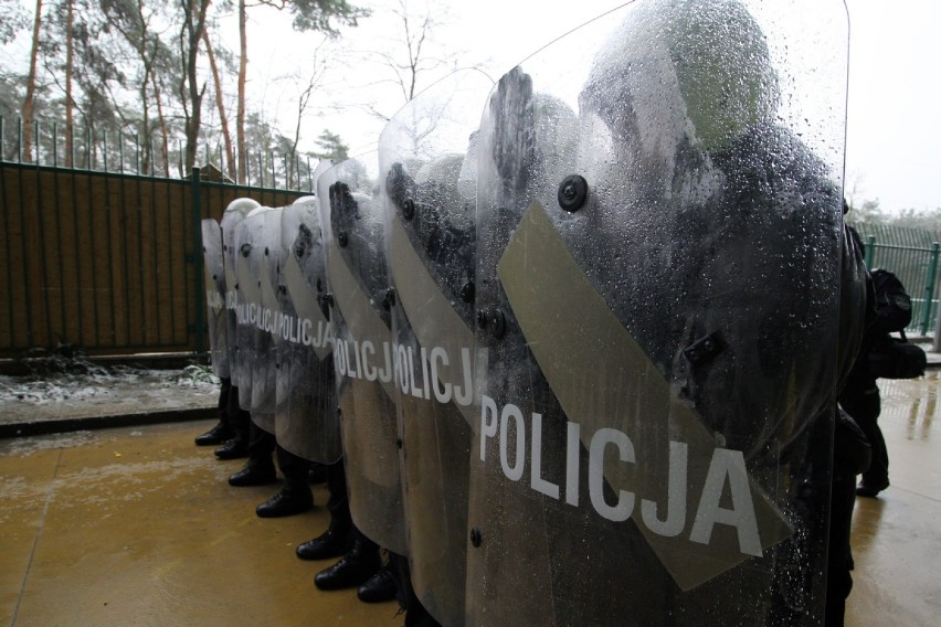 350 lubuskich policjantów ćwiczyło przed nowym sezonem żużlowym [ZDJĘCIA]