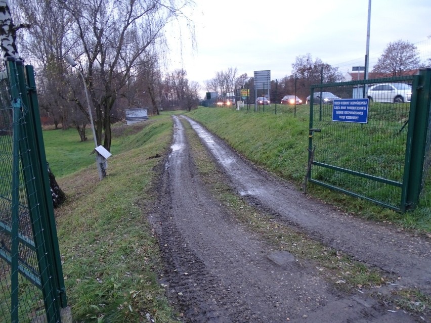 Budowę mostu z dojazdami, która prowadzona jest w obrębie...