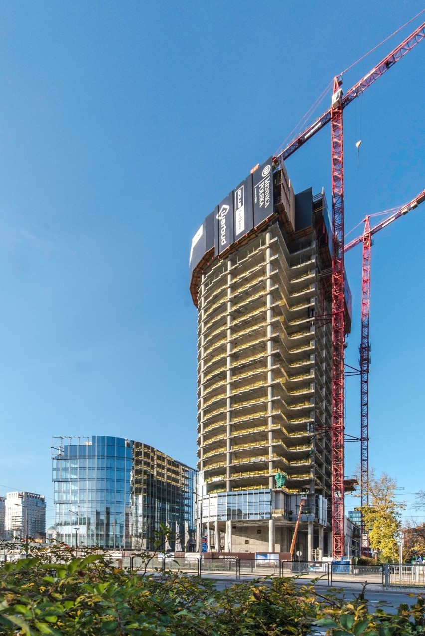 Mennica Legacy Tower przekroczyła granicę 100 metrów. To będzie jeden z najwyższych budynków w Warszawie [ZDJĘCIA]