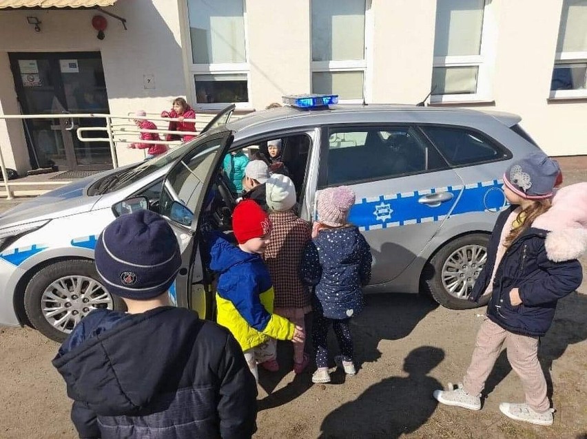 Policjanci z Sieradza trafili do przedszkola