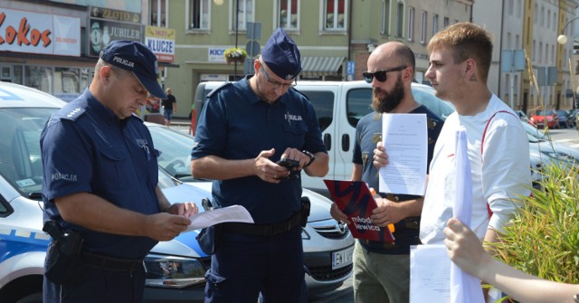 Lewica zbierała podpisy za legalną aborcją w Wieluniu. Wezwano policję