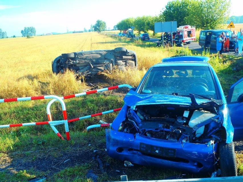 Wypadek w Dzierzbicach. Trzy osoby trafiły do szpitala