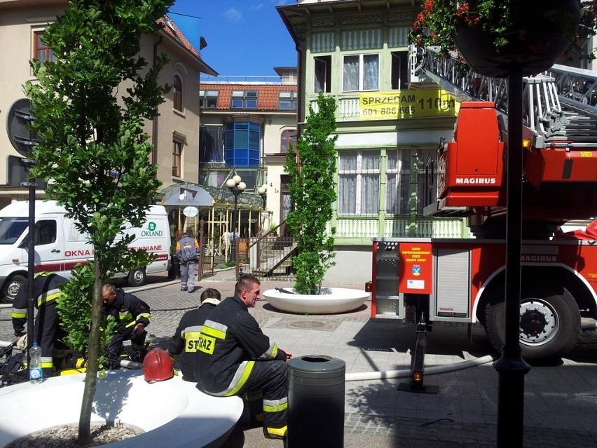 Pożar w mieszkaniu przy ulicy Haffnera w Sopocie. Zapalił się lokal na parterze budynku [ZDJĘCIA]
