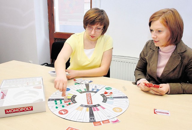 Marta Skórka (od lewej) bardzo lubi grę Monopoly i widzi na jej planszy miejsce dla Piotrkowa