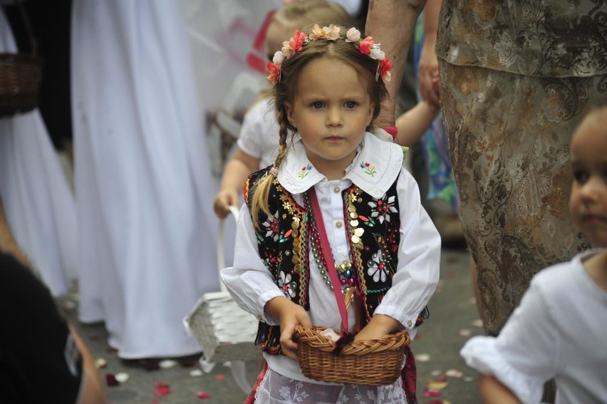 Uroczystość Bożego Ciała inna niż kiedykolwiek? Przypominamy procesje z ubiegłych lat