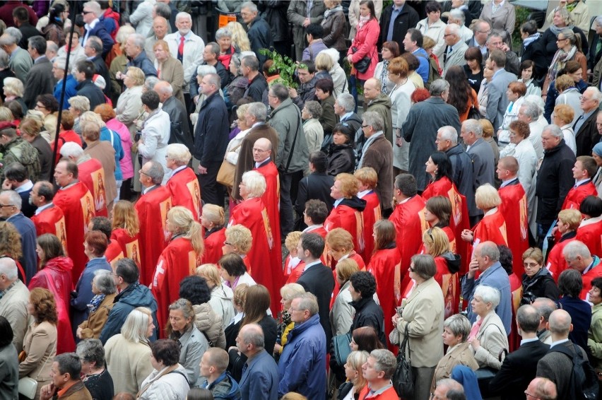 Uroczystość Bożego Ciała inna niż kiedykolwiek? Przypominamy procesje z ubiegłych lat