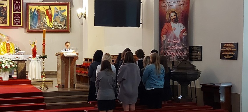 Uroczyste pożegnanie abiturientów szkół katolickich w Wieluniu FOTO