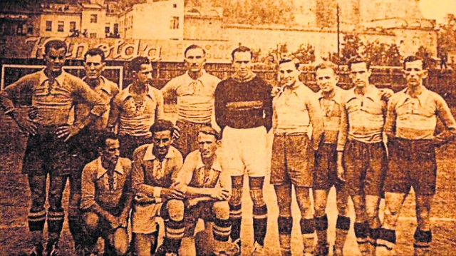 Sandecja (3 VII 1938 r.) Od lewej Sokołowski, Skorobohaty, Chmielewski, Olchawa, Adam Świerzb, Łukasik, Landerberger, Wasylkiewicz