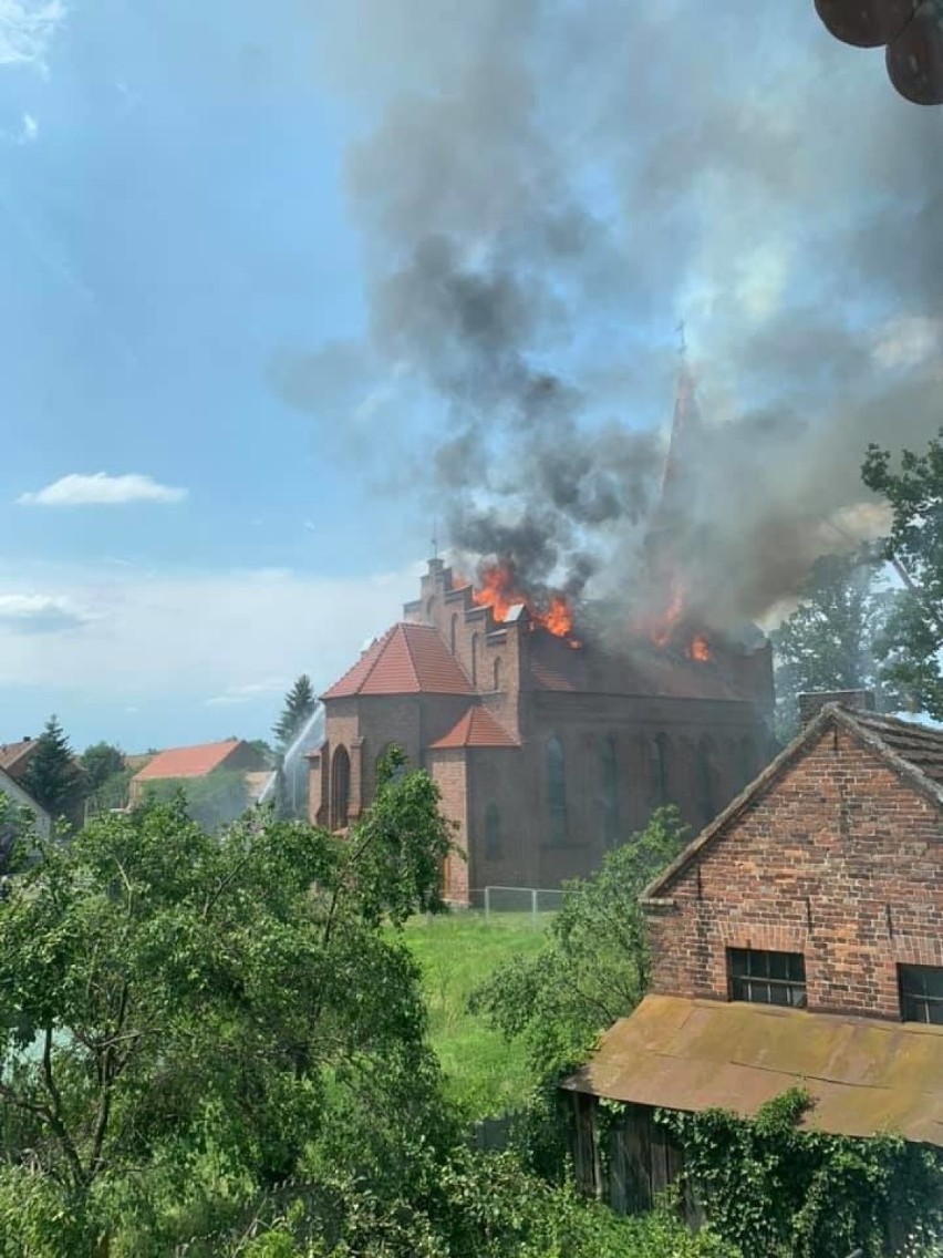 Pożar kościoła w Lutolu Suchym wybuchł w Boże Ciało 2019 r....