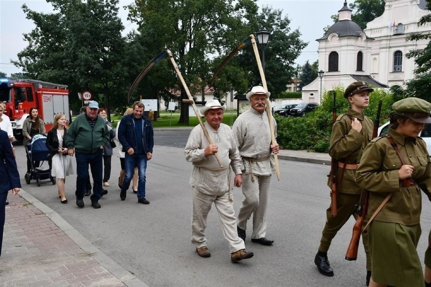 Dożynki powiatowe w Baranowie już za nami! Zobacz piękne wieńce i inne niesamowite konstrukcje ze słomy