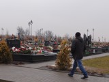 Na cmentarzu komunalnym w Wieluniu już nie kopią w śmieciach