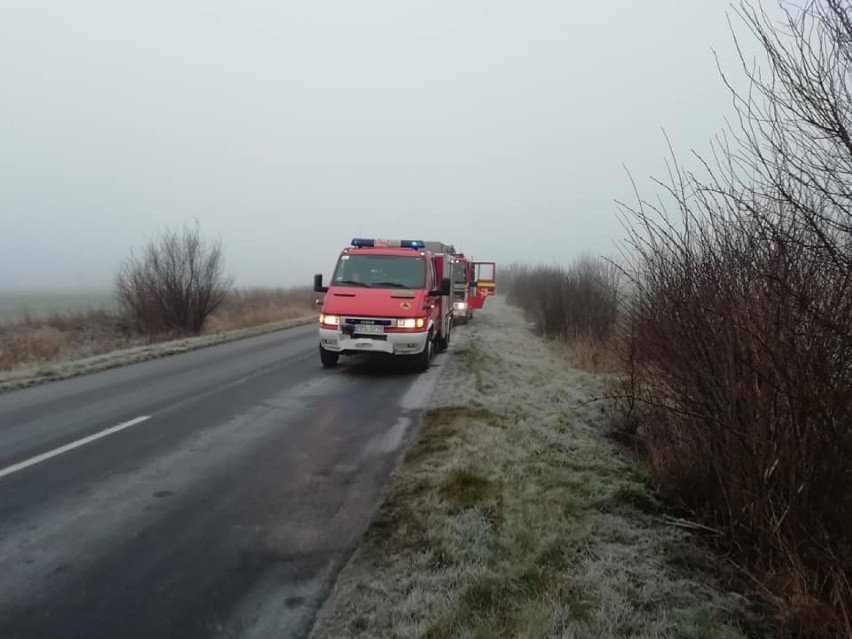 Samochód wjechał do rowu na odcinku między Choczem, a Broniszewicami