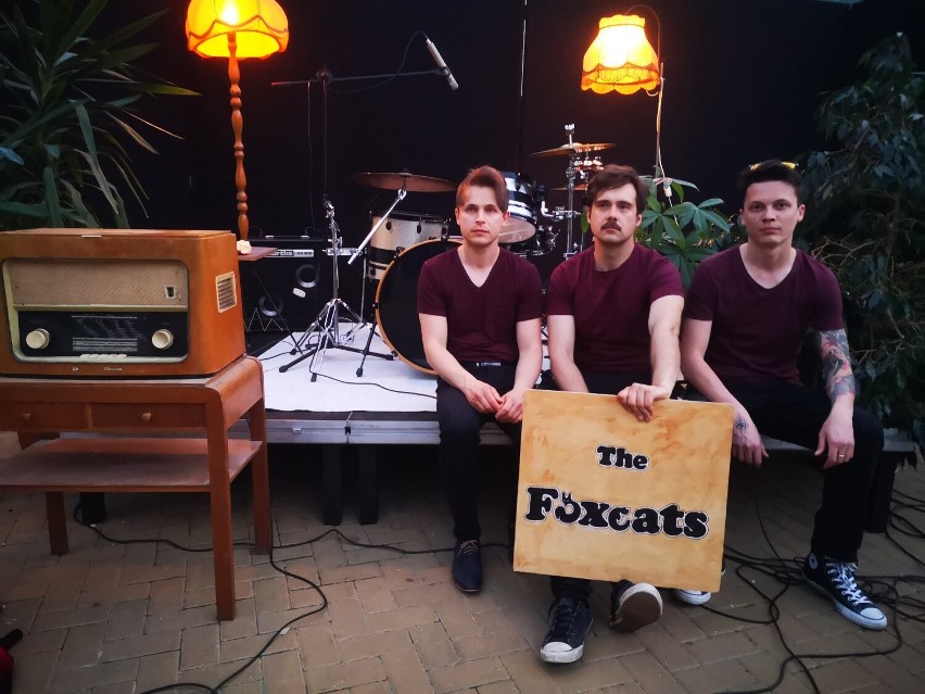 Zespół The FoxCats - jest trzyosobową grupą...