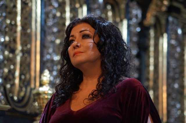 Znana śpiewaczka Alicja Węgorzewska już 30 sierpnia zaśpiewa w Archiopactwie Cystersów w Jędrzejowie. A tak wyglądał jej występ u Cystersów w 2018 roku.