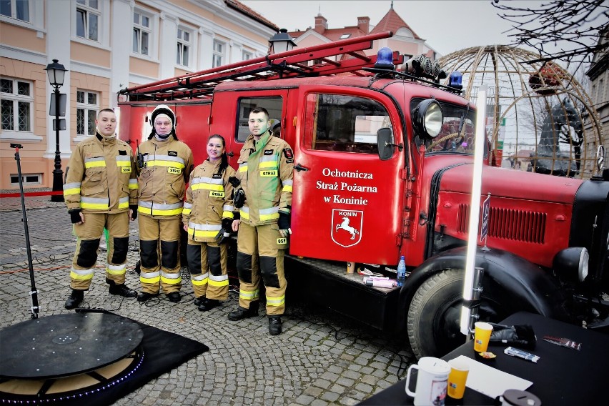 Rozpoczął się Jarmark Bożonarodzeniowy na konińskim rynku. Wygląda pysznie. Zobaczcie!