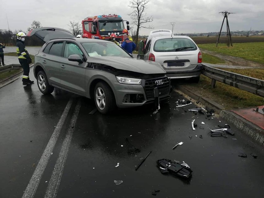 Gostyń. Stracił panowanie nad autem, bo za szybko jechał. Uderzył w prawidłowo jadącego citroena [ZDJĘCIA]