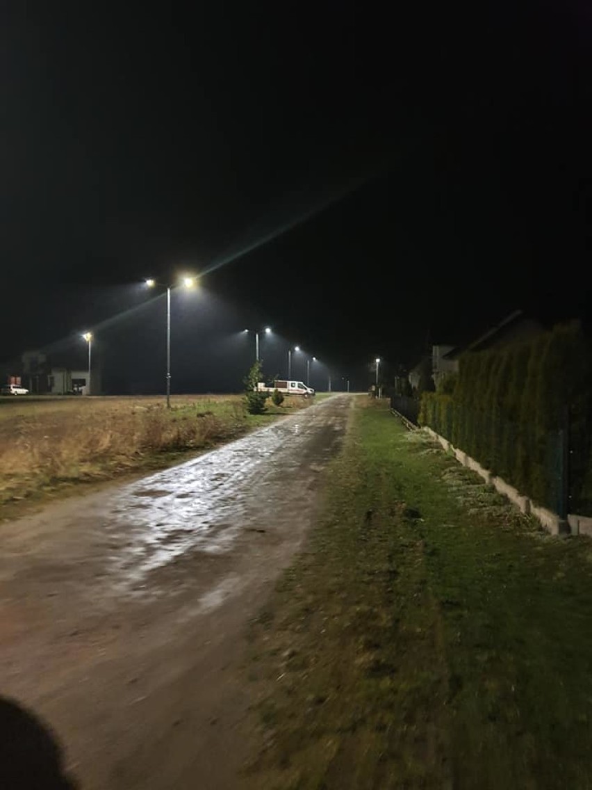 Gmina Mieścisko. Latarnie uliczne oświetlają już osiedle domków jednorodzinnych w Popowie Kościelnym 