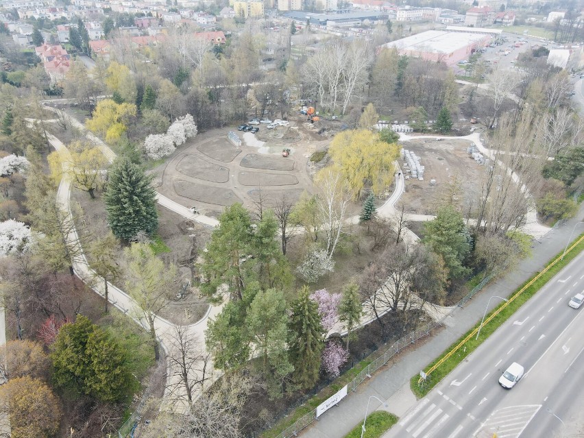Park Sybiraków w Wałbrzychu na finiszu. Sprawdziliśmy, co dzieje się na placu budowy. Kiedy otwarcie? [ZDJĘCIA]