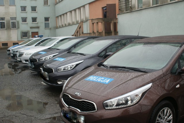 Dąbrowska policja otrzymała właśnie sześć nowych samochodów