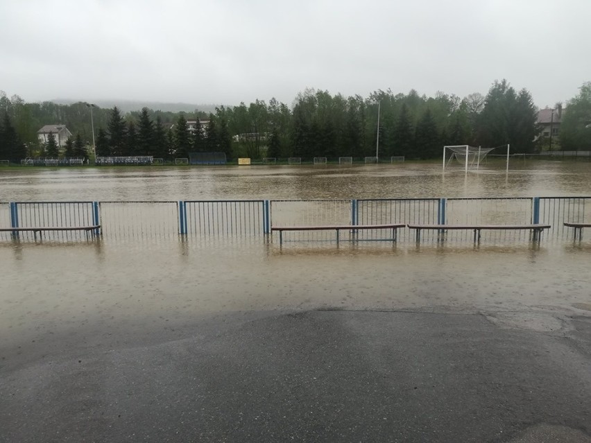 Wiele boisk i klubowych pomieszczeń znalazło się pod wodą