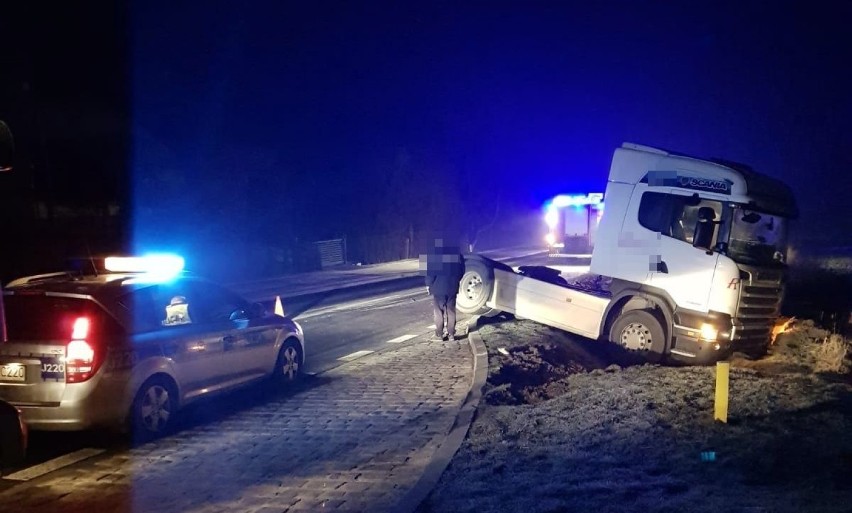 w Dobroszewicach (pow. prudnicki) na drodze wojewódzkiej 414...