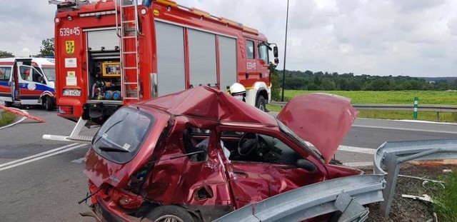 To zdjęcia z tragicznego wypadku, do którego doszło nie tak dawno na skrzyżowaniu w Boniowicach. Mieszkańcy Zbrosławic i radny Sejmiku Województwa Śląskiego apelują o jego przebudowę.