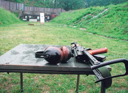 Otwarta strzelnica od lat jest uciążliwa dla mieszkańców  Mikuszowic Śląskich. Fot. arc