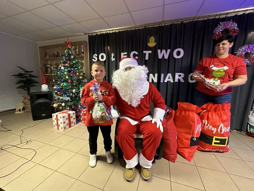Mikołaj odwiedził dzieci w Świniarcu! (WIDEO I ZDJĘCIA)