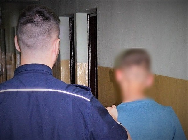 13-latek w Tczewie ukradł whisky o wartości 600 zł i uciekł ze sklepu