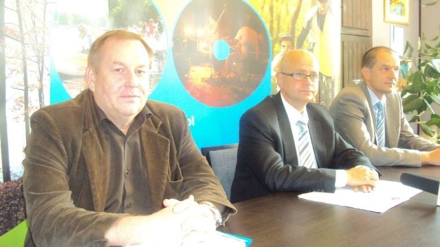 W konferencji uczestniczyli dyrektor MOSiR Janusz Smaruj, burmistrz Jacek Gursz i jego zastępca Piotr Witkowski