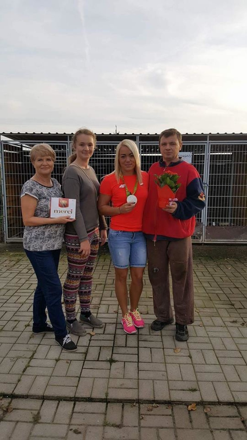 Wicemistrzyni olimpijska odwiedziła psiaki z przytuliska w Gołuchowie