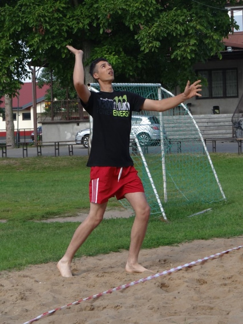 Turniej siatkówki plażowej w Zapolicach [zdjęcia]