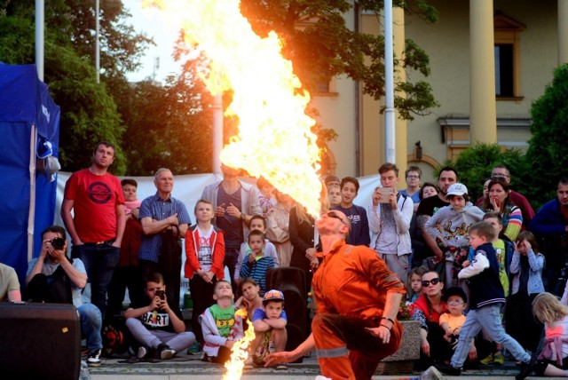 Na dwa dni Radom stał się stolicą sztuki ulicznej. Na deptaku, placu Corazziego oraz placu Konstytucji 3 Maja w ramach VIII Międzynarodowego Festiwalu Artystów Ulicznych i Precyzji bawi nas wielu artystów z całego świata. Na festiwalu nie brakuje atrakcji zarówno dla najmłodszej publiczności jak dla tej nieco starszej.