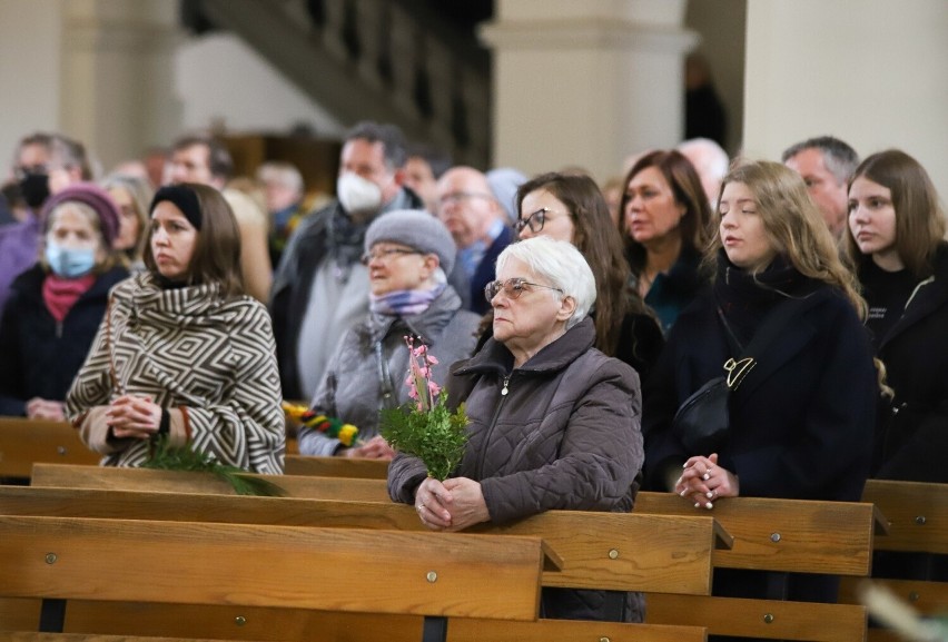 Niedziela Palmowa 2022 w Toruniu. Święcenie palm w kościele ojców Jezuitów [ZDJĘCIA]
