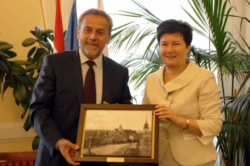 Podpisano umowę o partnerstwie Warszawy i Zagrzebia (ZDJĘCIA)