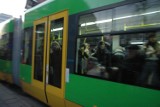 Poznań: Kolizja tramwaju z samochodem na moście Rocha