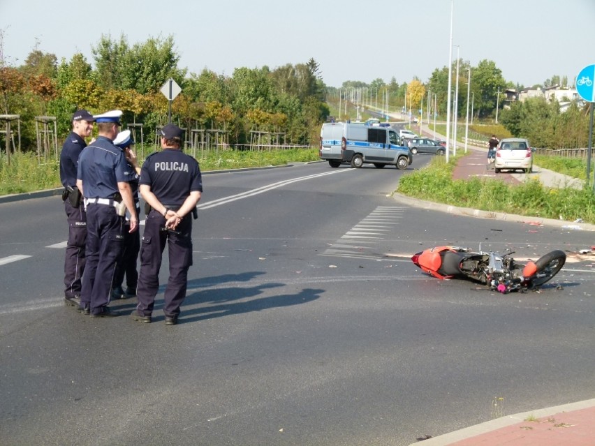 Wypadek motocyklisty na skrzyżowaniu Modrzewskiego i al....