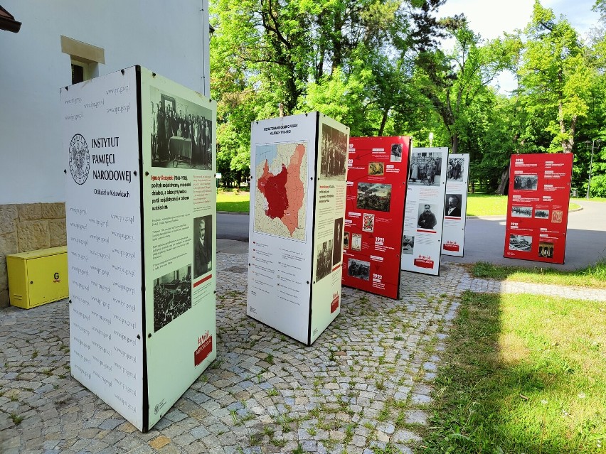 Wystawa plenerowa "Ojcowie Niepodległości" w Brzegu.