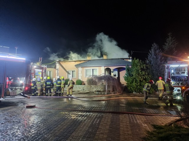 Ogień gasili strażacy z Kwidzyna, Ryjewa oraz Pastwy