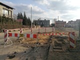 Wkrótce zmiany w organizacji ruchu na drodze 713 w Tomaszowie. Co tym razem zamkną? Jak postępują prace? [ZDJĘCIA]