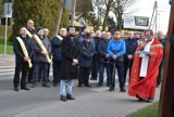 Tłumy na Drodze Krzyżowej w Wodzisławiu. Rozważania prowadzili Ukraińcy. Modlono się o pokój zburzony przez rosyjską agresję ZDJĘCIA
