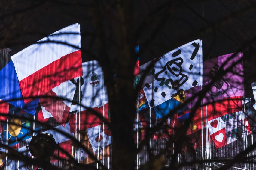 W samym centrum Warszawy zawiśnie 101 kolorowych flag