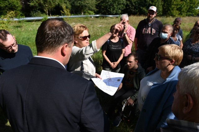 Terenowe spotkania na Wrzosowisku z mieszkańcami osiedla mają już za sobą m.in. radni oraz szefowa Miejskiej Pracowni Urbanistycznej. Prezydent Zaleski zadeklarował, że również może się tam pojawić