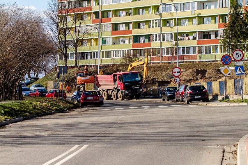Wałbrzych: Powstaje duży parking przy ulicy Nałkowskiej na Piaskowej Górze (ZDJĘCIA)